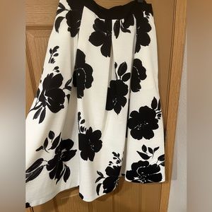 White House Black Market Full skirt in beautiful floral pattern like new